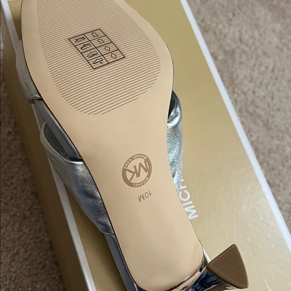 MICHAEL MICHAEL KORS ELENA METALLIC LEATHER SANDAL - Picture 6 of 10